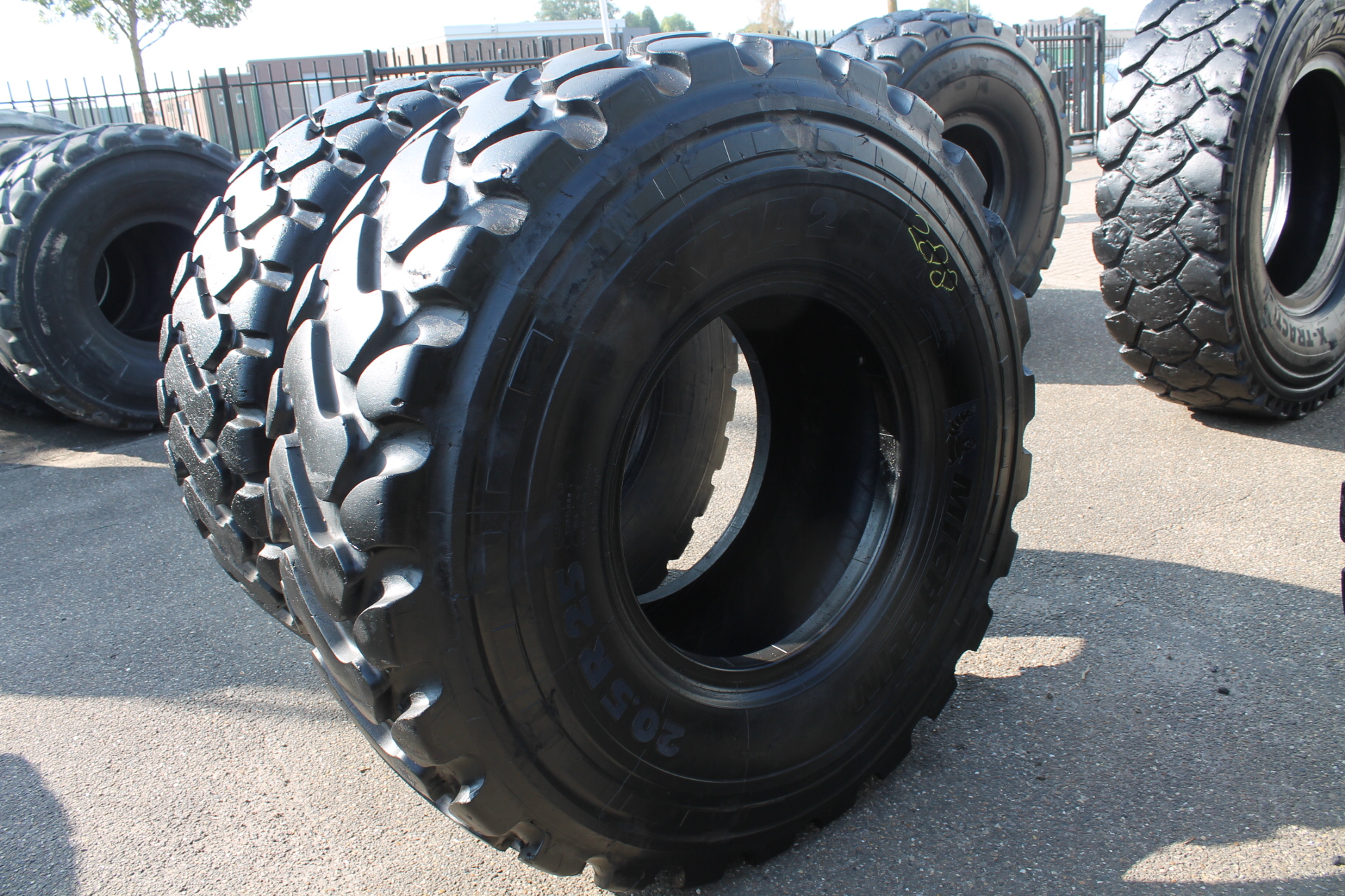 20.5R25 Michelin XHA2 Retreaded