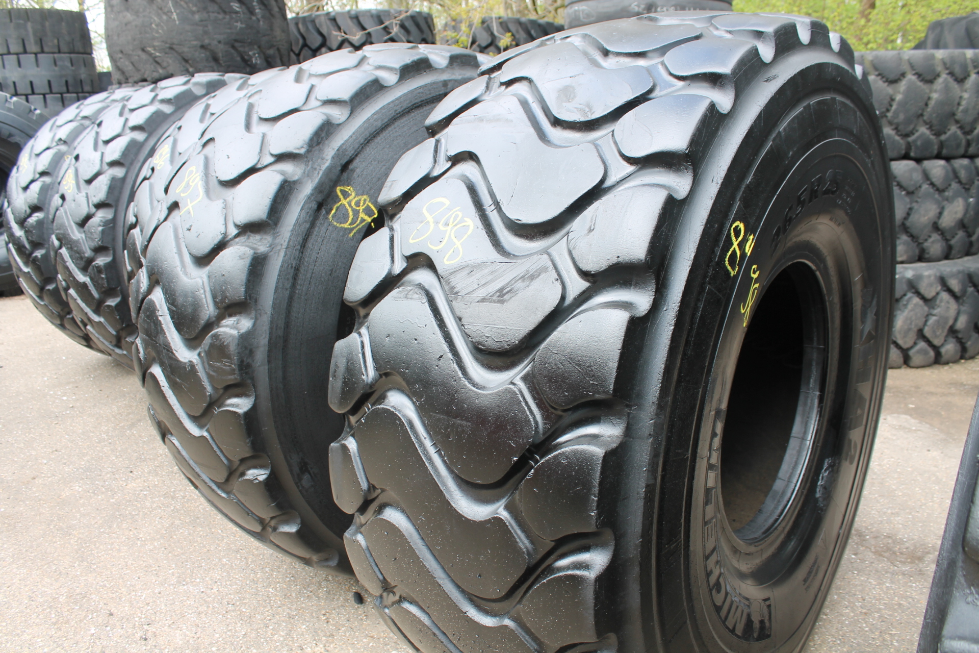 26.5R25 Michelin XHA2